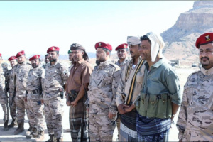 رئيس انتقالي المحفد يتفقد المواقع العسكرية للواء الأول دعم وإسناد ويشيد بجاهزيته القتالية بالمديرية