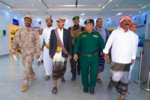 المحافظ بن الوزير يتفقد مستشفيي بن زايد وشبوة للأمومة