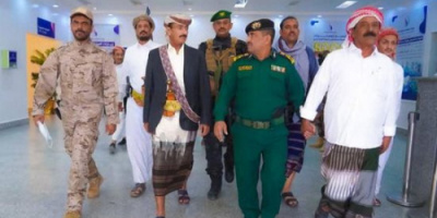 المحافظ بن الوزير يتفقد مستشفيي بن زايد وشبوة للأمومة
