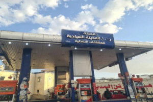 فضيحة جديدة: الحوثي يفرغ شحنة "بترول مغشوش" من ناقلة مشبوهة ويمنع الفحص الفني