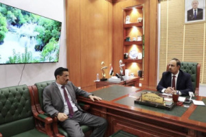 محافظ حضرموت يبحث مع مساعد وزير الدفاع لشؤون الموارد البشرية تعزيز خطط تنمية الكوادر العسكرية