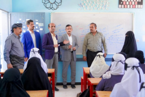 المحافظ بن الوزير، يتفقد ثانوية شبوة للبنات ويشيد بإقبال الفتيات على التعليم ويعلن حزمة دعم جديدة