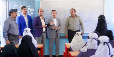 المحافظ بن الوزير، يتفقد ثانوية شبوة للبنات ويشيد بإقبال الفتيات على التعليم ويعلن حزمة دعم جديدة