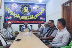 انتقالي شبام يناقش آلية توزيع السلال الغذائية ويؤكد على تلاحم الجهود في المرحلة الراهنة
