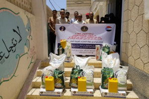 منسقية الانتقالي بجامعة حضرموت تدشن توزيع السلال الغذائية على منتسبي المنسقيات