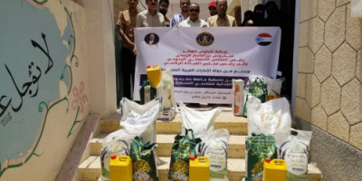 منسقية الانتقالي بجامعة حضرموت تدشن توزيع السلال الغذائية على منتسبي المنسقيات