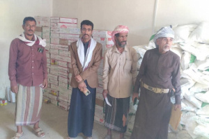 انتقالي دهر يدشن توزيع السلال الغذائية لأسر الشهداء والأشد احتياجًا في المديرية