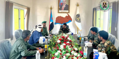 قائد حزام الصبيحة يترأس اجتماعًا موسعًا لتعزيز التنسيق الأمني في المضاربة ورأس العارة