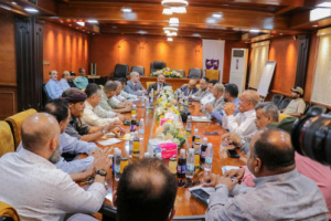 وزير النقل يتفقد مؤسسة موانئ عدن ويؤكد: الميناء جاهز بكامل قدراته لاستقبال كافة السفن