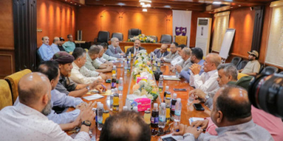 وزير النقل يتفقد مؤسسة موانئ عدن ويؤكد: الميناء جاهز بكامل قدراته لاستقبال كافة السفن