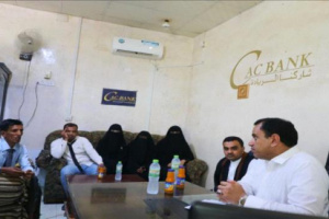 وزير الزراعة يتفقد فرع بنك التسليف التعاوني الزراعي (كاك بنك) بسقطرى