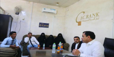 وزير الزراعة يتفقد فرع بنك التسليف التعاوني الزراعي (كاك بنك) بسقطرى