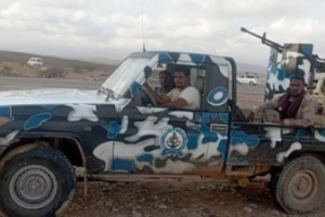 خفر السواحل في حضرموت يسحب قوارب جرفتها السيول
