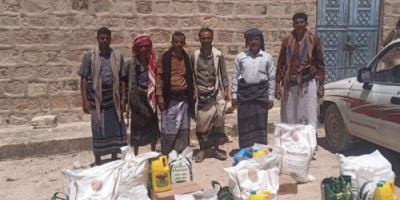 انتقالي الطلح يدشّن توزيع السلال الغذائية على أسر الشهداء والمحتاجين