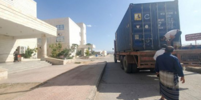 مستشفى بن زايد بشبوة يستقبل دفعة أجهزة طبية بدعم إماراتي