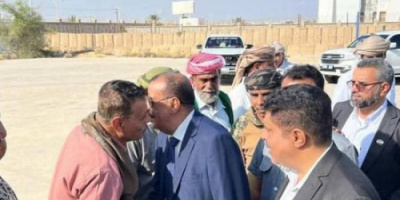 اللواء بن بريك يصل إلى المكلا قادما من أبوظبي
