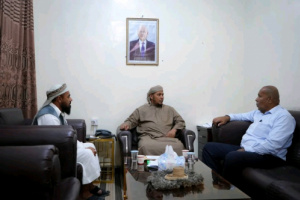 محافظ سقطرى يلتقي قيادات النيابة العامة لبحث التعاون الأمني وتعزيز البنية القضائية