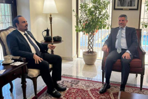 محافظ حضرموت يبحث مع السفير الأمريكي جهود تعزيز الأمن ومكافحة الإرهاب