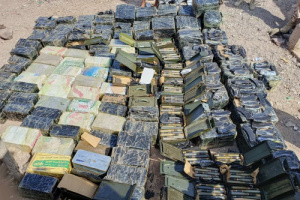 الحملة الأمنية المشتركة تضبط شحنة ذخائر مهربة للحوثيين في رأس العارة 1 الحملة الأمنية المشتركة تضبط شحنة ذخائر مهربة للحوثيين في رأس العارة