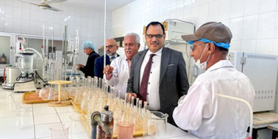 الوزير السقطري يدشن تسليم المختبر المركزي لمراقبة جودة الأسماك أجهزة جديدة