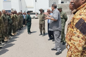 مدير أمن عدن يلتقي بالدفعة التدريبية ويؤكد على أهمية الاستفادة من العلوم الشرطوية والقانونية