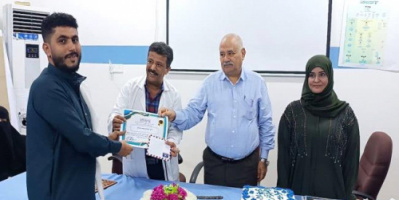 بمناسبة اليوم العالمي للعمال.. البيشي يكرم العاملين المتميزين في مركز الطوارئ بالتواهي