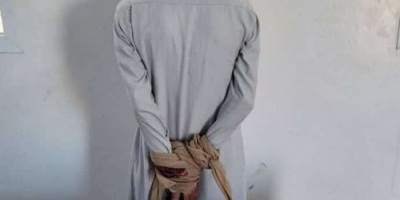 قوات دفاع شبوة تحبط محاولة تهريب 2 كيلو من مادة الحشيش المخدر والشبو كانت في طريقها لمدينة عتق
