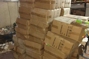 قوات حزام طوق عدن تضبط شحنة مواد غذائية منتهية الصلاحية في نقطة الرباط