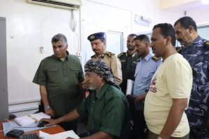   مدير الأمن والشرطة بساحل حضرموت يدشّن إصدار السجل المدني الإلكتروني في إدارة الأحوال المدنية بالمكلا