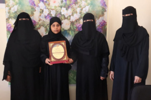 انتقالي حضرموت يكرم الطفلة آية عادل بن عبادي لمشاركتها في فعالية حضرموت أولًا المليونية بالمكلا