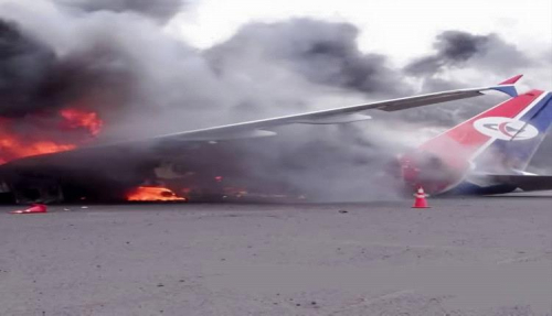 مباني مدمرة وطائرات تحترق.. شاهد حجم الأضرار التي لحقت بمطار صنعاء جراء الغارات الإسرائيلية