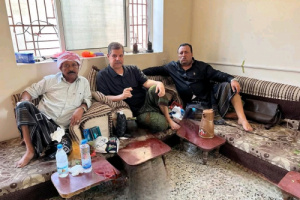 رئيس تنفيذية انتقالي شبوة يطمئن على صحة اللواء عادل المصعبي
