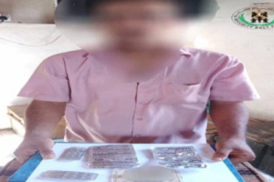 قوات الحزام الأمني بلحج تضبط مروجًا ومتعاطيًا لمواد مخدرة