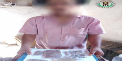 قوات الحزام الأمني بلحج تضبط مروجًا ومتعاطيًا لمواد مخدرة