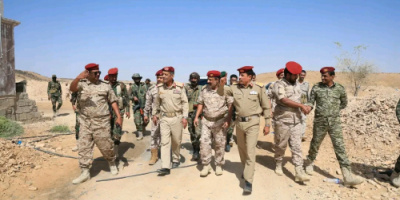 قائد المنطقة العسكرية الثانية يطلع على الجاهزية القتالية للواء "شبام" بدوعن
