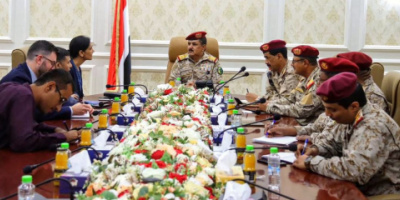 وزير الدفاع يلتقي في عدن سفيرة المملكة المتحدة