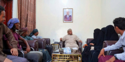 محافظ سقطرى يلتقي ممثلي المعلمين المتعاقدين ويؤكد حرصه على دعمهم خلال فترة الصيف