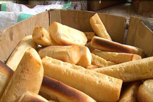 المخابز في عدن ترفع الإضراب وتعاود فتح أبوابها ابتداءً من يوم غد بعد إضراب ليوم واحد