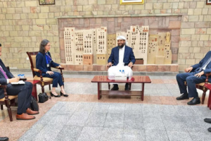 المحرمي يشيد بمواقف فرنسا الداعمة لبلادنا ويؤكد أهمية تعزيز التعاون المشترك