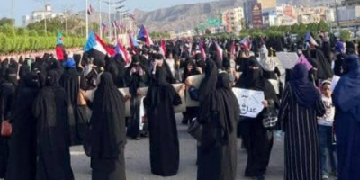 تظاهرة نسوية جديد في العاصمة عدن للتنديد بانهيار الخدمات الأساسية