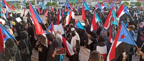 الوقفة النسوية في العاصمة عدن توجه 4 مطالب للمبعوث الأممي