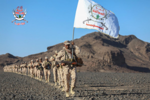 لرفع جاهزيتها القتالية..قوات العمالقة الجنوبية تنفذ مسيرًا عسكريًّا