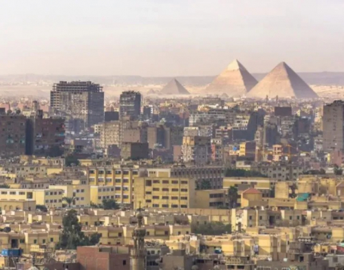 مصير مأساوي لفتاة يمنية بعد سقوطها من الطابق الثاني عشر في بئر المصعد بالقاهرة