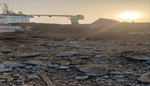 الحوثي يحتجز سفن تجارية ويحوّل ميناء الحديدة إلى ورقة مساومة