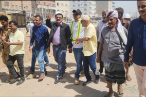 مدير عام المنصورة يتفقد مشروع إعادة تأهيل شارع الخمسين