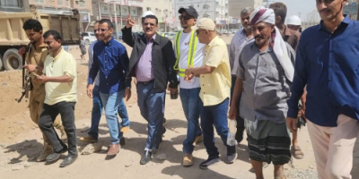 مدير عام المنصورة يتفقد مشروع إعادة تأهيل شارع الخمسين