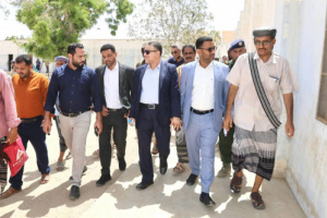 تدشين مشروع ترميم مجمع الزهراء التربوي في مديرية أحور بأبين