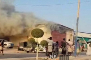 نشوب حريق في مستودع لمعدات الطاقة بالغيضة يخلف خسائر مادية فادحة