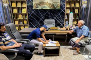 السلطة المحلية بصيرة توقّع عقدين لتنفيذ مشروعين خدميين في المديرية