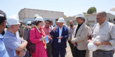 محافظ العاصمة عدن ومسؤولة هولندية يتفقدان مشاريع قطاع المياه